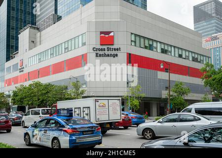 Singapur. Januar 2020. Das Einkaufszentrum Cross Street Exchange befindet sich im belebten Central Business District Stockfoto