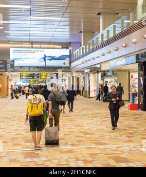 Singapur - Januar 13, 2017: moderne Interieur der Internationale Flughafen Changi in Singapur. Changi Airport dient mehr als 100 Fluggesellschaften, die 6. Stockfoto