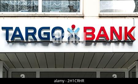 Trier, DEUTSCHLAND - 13. SEPTEMBER 2019: Ein Targo-Bank-Zeichen. Die Targo Bank ist eine deutsche Privatkundenbank mit Hauptsitz in Düsseldorf und gehört zum französischen Credi Stockfoto