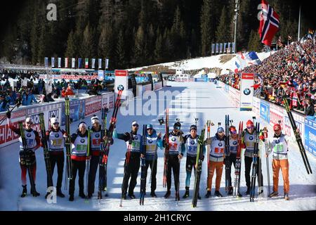 Jubel der Medaillengewinner: v.li. v.l. Johannes Thingnes Boe, Tarjei Boe, Johannes Dale , Vetle Sjaastad Christiansen (Norwegen /NOR), Martin Fourcad Stockfoto