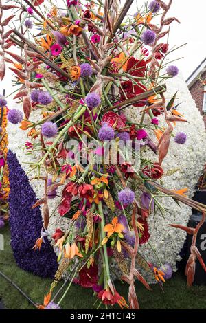 Noordwijkerhout, Niederlande - 21 April, 2017: Floristische Dekorationen an der traditionellen Blumen parade Bloemencorso von Noordwijk zu Haarlem in der Stockfoto