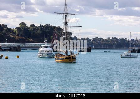 St. Malo, Frankreich - 14. September 2018: Yachten und Boote im Hafen von Saint-Malo, Bretagne, Frankreich günstig Stockfoto