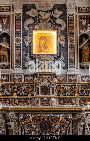 Matera, Italien, 15. September 2019: Malereien und Verzierungen im Inneren der Kathedrale von Matera, Basilikata, Italien Stockfoto