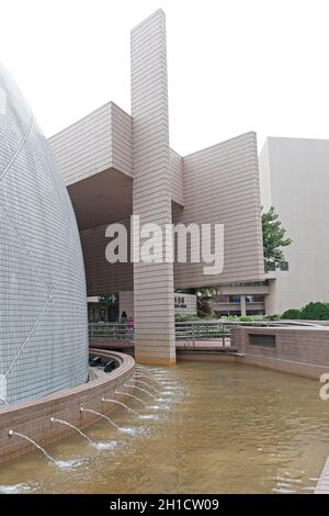 Kowloon, Hong Kong - 23. April 2017: Space Museum Brunnen Gebäude Architektur in Kowloon, Hong Kong. Stockfoto