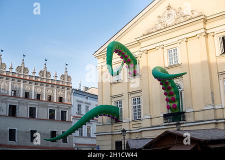 16. Juni 2019, Lublin, Polen: Installation von Zmij im Gebäude des Crown Tribunal in der Stadt Lublin, die von der Gruppe der Künstler, die während des Festes in Air entwerfen, angefertigt wurde Stockfoto