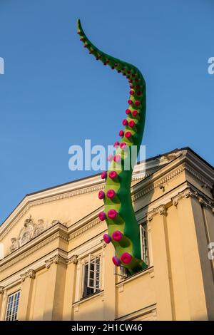 16. Juni 2019, Lublin, Polen: Installation von Zmij im Gebäude des Crown Tribunal in der Stadt Lublin, die von der Gruppe der Künstler, die während des Festes in Air entwerfen, angefertigt wurde Stockfoto