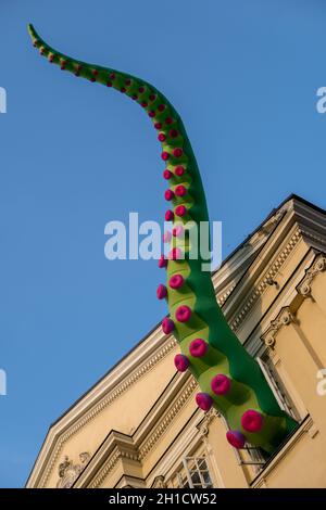 16. Juni 2019, Lublin, Polen: Installation von Zmij im Gebäude des Crown Tribunal in der Stadt Lublin, die von der Gruppe der Künstler, die während des Festes in Air entwerfen, angefertigt wurde Stockfoto