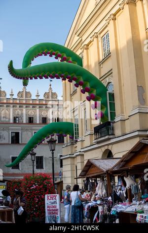 16. Juni 2019, Lublin, Polen: Installation von Zmij im Gebäude des Crown Tribunal in der Stadt Lublin, die von der Gruppe der Künstler, die während des Festes in Air entwerfen, angefertigt wurde Stockfoto