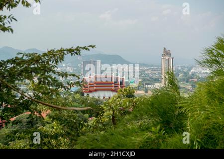 Der Blick vom Wat Khao Takiap oder Monkey Temple in der Nähe der Stadt Hua hin in Thailand. Thailand, Hua Hin, November 2019 Stockfoto