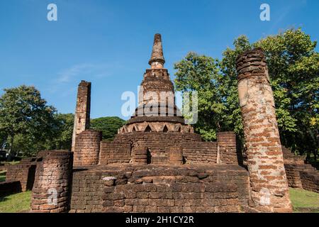 Der Wat Phra Kaeo im Historischen Park der Stadt Kamphaeng Phet in der Provinz Kamphaeng Phet in Nord-Thailand. Thailand, Kamphaeng Phet Stockfoto