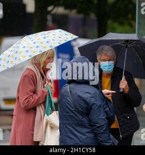 Preston, Lancashire. UK Wetter; 05 Oct 2021: Nasser und windiger Tag, mit starken Schauern und starker Brise. Kredit; MediaWorldImages/AlamyLiveNews Stockfoto