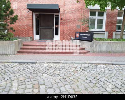 LUENBURG, NIEDERSACHSEN, DEUTSCHLAND - 27. JULI 2017: Eingang zum Gebäude der Staatsanwaltschaft in der Stadt Lüneburg in Deutschland Stockfoto