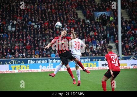 Kopfball, Kopfballduell gegen Nils Petersen (Freiburg) und Andrich Robert (FC Union Berlin), im Spiel der 1. BL: 19-20: 25. Spt. SC Freiburg - Union Be Stockfoto