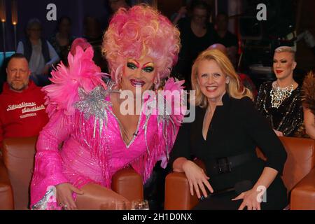 Olivia Jones, Barbara Schoeneberger, NDR Talshow (Tak am Dienstag), Hamburg, 09.03.2019 SPERRFRIST FÜR Veröffentlichungen: 10.03.2020 23.59 UHR Stockfoto