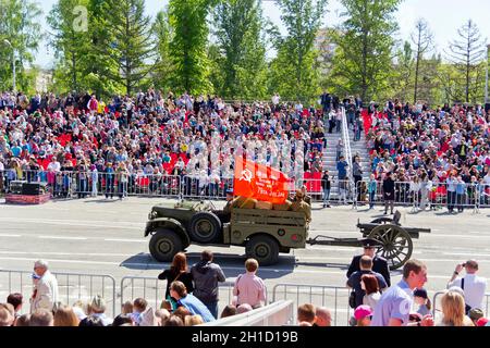 SAMARA, Russland - 9. Mai 2016: russische Militär Transport an der Parade am jährlichen Tag des Sieges, Mai 9, 2016 in Samara, Russland. Stockfoto