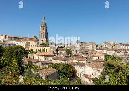 St. Emilion, Frankreich - 8. September 2018: Panoramablick auf St. Emilion, Frankreich. St Emilion ist einer der wichtigsten Bereiche der Rotwein Bordeaux und sehr p Stockfoto