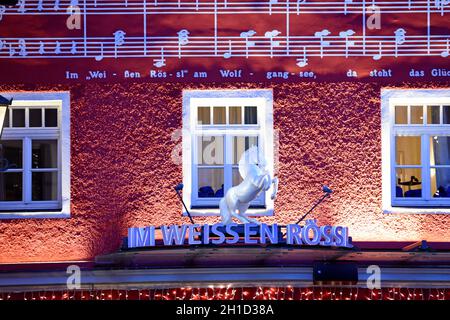 Das „Weisse Rössl“ ist ein Hotel in Sankt Wolfgang am Wolfgangsee im Salzkammergut. Das „Weisse Rössl“ diente dem Singspiel „im weißen Rössl“ von Ralp Stockfoto