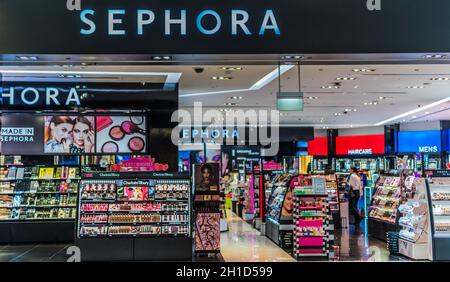 SINGAPUR - 3. MÄRZ 2020: Sephora Shop, eine französische multinationale Kette von Körperpflege- und Beauty-Stores Stockfoto