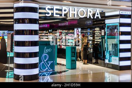 SINGAPUR - 3. MÄRZ 2020: Sephora Shop, eine französische multinationale Kette von Körperpflege- und Beauty-Stores Stockfoto