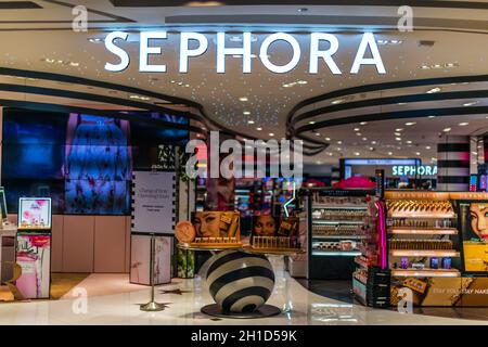 SINGAPUR - 3. MÄRZ 2020: Sephora Shop, eine französische multinationale Kette von Körperpflege- und Beauty-Stores Stockfoto