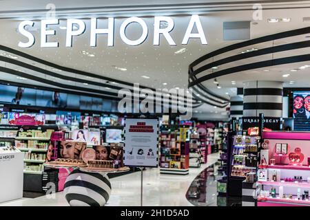 SINGAPUR - 5. MÄRZ 2020: Sephora Shop, eine französische multinationale Kette von Körperpflege- und Beauty-Stores Stockfoto