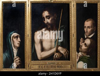 Cadiz, Spanien - 31. Mai 2019: Ecce Homo, 1568 von Luis de Morales. Cadiz Museum, Spanien. Triptychon mit der schmerzhaften Muttergottes, dem Evangelisten Johannes an Stockfoto