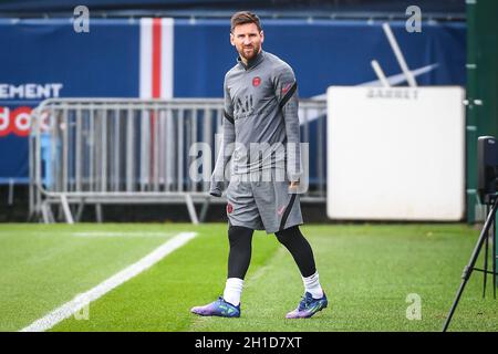 Saint-Germain-en-Laye, Frankreich, Frankreich. Oktober 2021. Lionel (Leo) MESSI von PSG während eines Paris Saint-Germain Trainings im Ooredoo Center am 18. Oktober 2021 in Saint-Germain-en-Laye in der Nähe von Paris, Frankreich. (Bild: © Matthieu Mirville/ZUMA Press Wire) Stockfoto