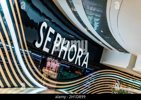 SINGAPUR - 3. MÄRZ 2020: Sephora Shop, eine französische multinationale Kette von Körperpflege- und Beauty-Stores Stockfoto