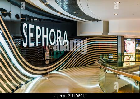 SINGAPUR - 3. MÄRZ 2020: Sephora Shop, eine französische multinationale Kette von Körperpflege- und Beauty-Stores Stockfoto