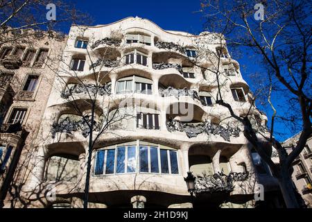 BARCELONA - MÄRZ 2018: Antoni Gaudí entworfen, Mila Haus in Barcelona, Spanien Stockfoto