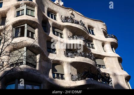 BARCELONA - MÄRZ 2018: Antoni Gaudí entworfen, Mila Haus in Barcelona, Spanien Stockfoto