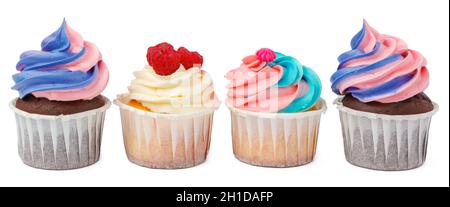Gruppe von Cupcakes mit farbigen Belag isoliert auf weißem Hintergrund Stockfoto