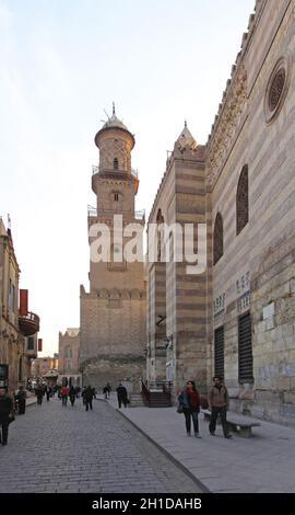 Kairo, Ägypten - MÄRZ 01: Khan el-Khalili in Kairo am 01. März 2010. Khan El Khalili Basar Market Street in Kairo, Ägypten. Stockfoto