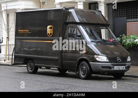 LONDON, GROSSBRITANNIEN, 13. Januar: UPS VAN in London am 13. Januar 2010. UPS Braun van Paket Lieferung in London, Vereinigtes Königreich. Stockfoto