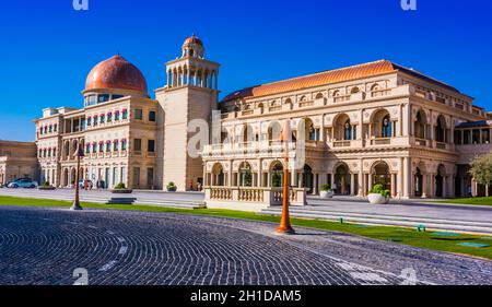 DOHA, KATAR - 28. FEB 2020: Architektur des Katara Kulturdorfes, beliebtes Touristenziel in Doha, Katar Stockfoto