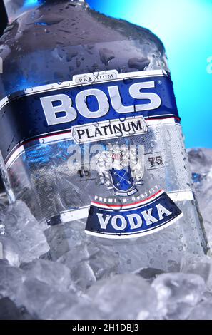 POZNAN, POL - 21. NOV 2019: Bottle of Bols, ein Markenname, der von Lucas Bols, einem niederländischen Destiller für alkoholische Getränke, verwendet wird Stockfoto