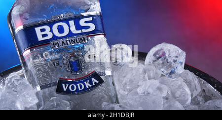 POZNAN, POL - 21. NOV 2019: Bottle of Bols, ein Markenname, der von Lucas Bols, einem niederländischen Destiller für alkoholische Getränke, verwendet wird Stockfoto