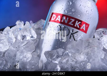 POZNAN, POL - 21. NOV 2019: Flasche Danzka, eine Marke von dänischem Wodka im Besitz von Belvedere SA (Frankreich) Stockfoto