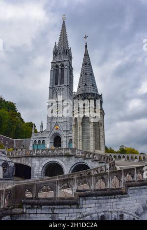 Lourdes, Frankreich - 9. Oktober 2021: Kapelle des Asencion in der Rosenkranzbasilika in Lourdes Stockfoto