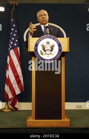 23. September 2004 - New York, NY - US-Außenminister Colin Powell sprach während seines Tages bei Treffen mit führenden Politikern der Welt während der Woche der Generalversammlung bei den Vereinten Nationen vor der Presse im Foreign Press Club. Foto: G. Fabiano/Sipa Press/GFabColinPowl.06/0409240415 Stockfoto