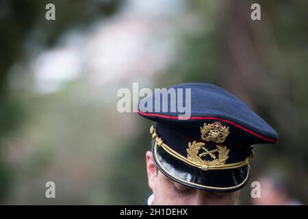 Zwei Laiendarsteller, die den Kaiser von Österreich Karl 1 oder Karl 1 in der Quinta Jardins do Imperador bei der Wiedereröffnung der Emperor Gardens in Mo spielen Stockfoto