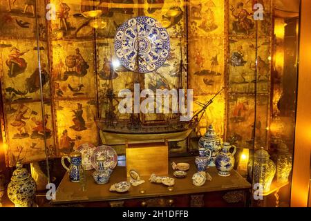 Fort Lauderdale - 9. Dezember 2019: Das Fragment des Innenraums des Holland-Amerika-Kreuzfahrtschiffs Eurodam am Seehafen Port Everglades in Fort Lauderdale, Flo Stockfoto