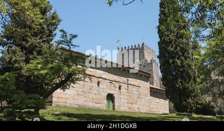 Guimaraes, Portugal - 10. Mai 2018: die architektonischen Details des Palastes der Herzöge von Braganza neben dem Schloss von Guimaraes, dass Touristen den Besuch auf Stockfoto