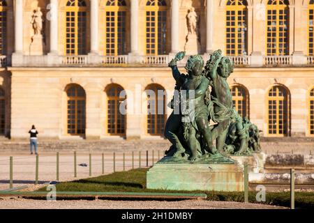 PARIS, Frankreich, März 2018: Das Schloss Versailles in einem eiskalten Wintertag kurz vor Frühling Stockfoto
