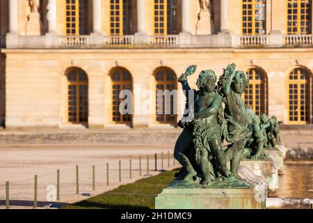 PARIS, Frankreich, März 2018: Das Schloss Versailles in einem eiskalten Wintertag kurz vor Frühling Stockfoto