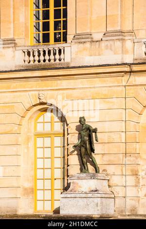 PARIS, Frankreich, März 2018: Das Schloss Versailles in einem eiskalten Wintertag kurz vor Frühling Stockfoto