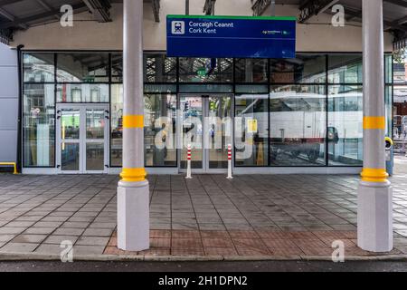 Cork, Irland. Oktober 2021. Auf der Hauptstrecke von Cork nach Dublin werden die Ingenieurarbeiten fortgesetzt. Irish Rail modernisiert das Signalsystem der Kent Station und ersetzt Streckenabschnitte an Standorten zwischen Cork und Mallow. Zwischen Cork und Mallow verkehrt ein Ersatzbus. Quelle: AG News/Alamy Live News Stockfoto