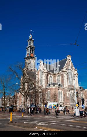 AMSTERDAM, NIEDERLANDE - MÄRZ 2018: die Niederländischen evangelischen westlichen Kirche am alten Central District in Amsterdam Stockfoto