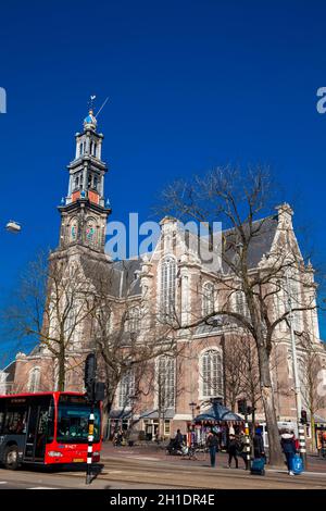 AMSTERDAM, NIEDERLANDE - MÄRZ 2018: die Niederländischen evangelischen westlichen Kirche am alten Central District in Amsterdam Stockfoto