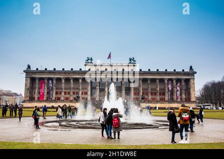 BERLIN, DEUTSCHLAND - MÄRZ 2018: Altes Museum am Lustgarten in einem kalten Winter Tag entfernt Stockfoto